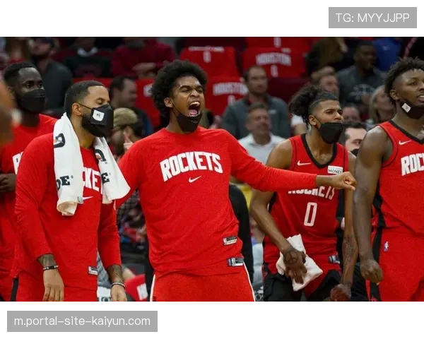 火箭阵中阿门与申京射程重叠 对手收缩内线进攻陷入停滞